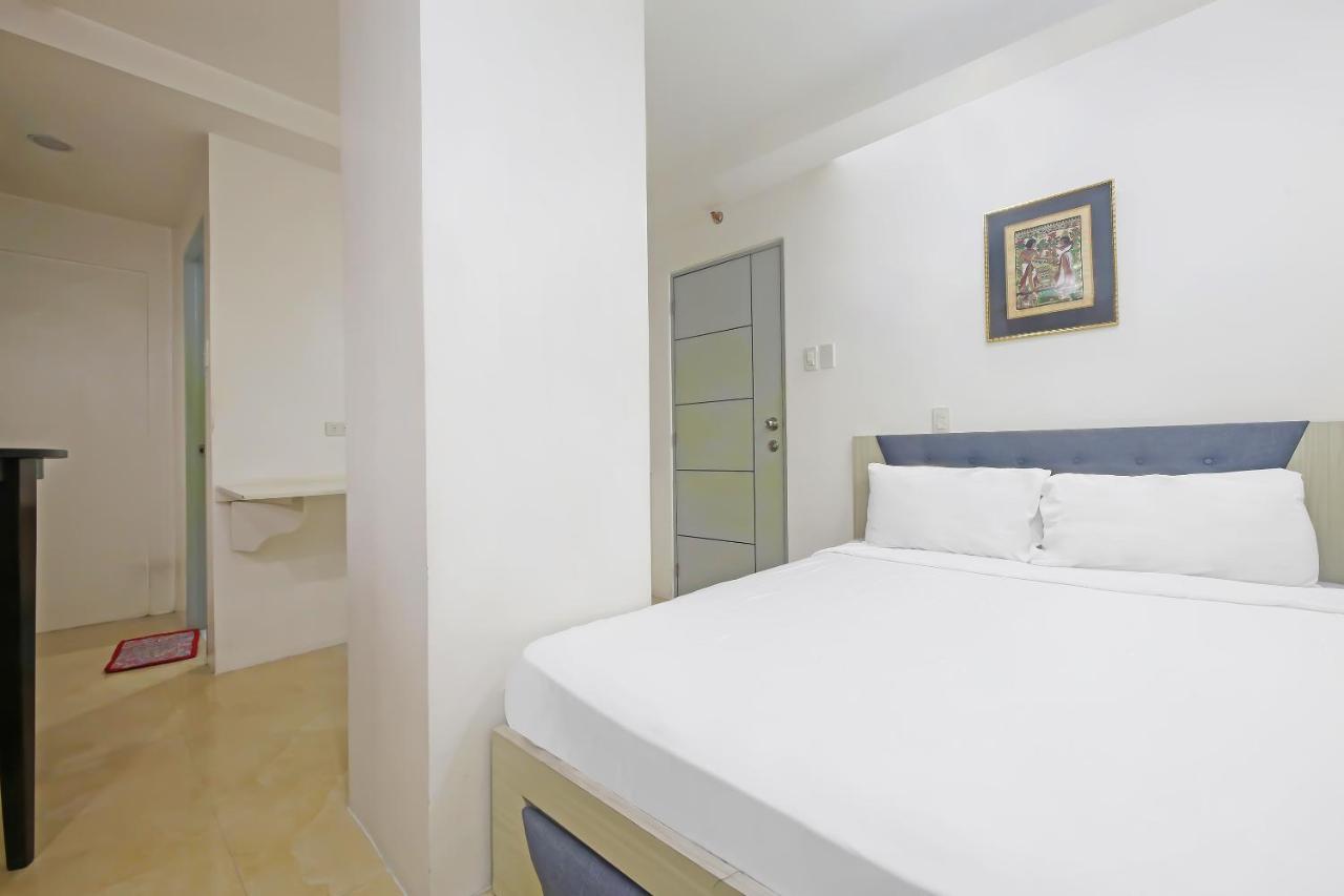 Oyo 896 Silverio Suites Манила Экстерьер фото