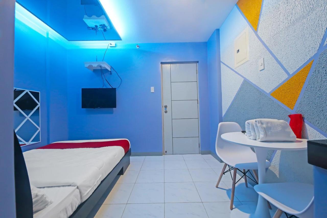 Oyo 896 Silverio Suites Манила Экстерьер фото