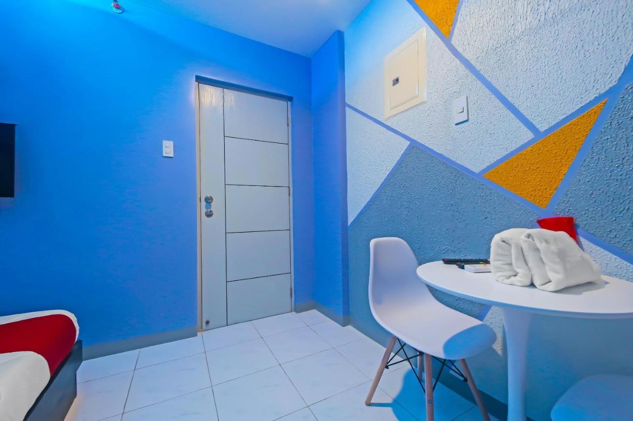Oyo 896 Silverio Suites Манила Экстерьер фото